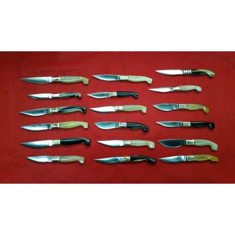 Coltelli tipo pattadese e arburesa in corno muflone e montone