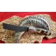 Coltello tipo mozzetta con manicatura animata in corno a mosaico