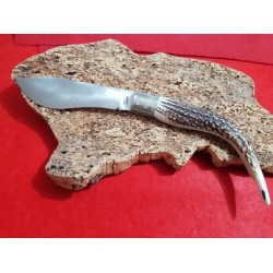 Coltello con manicatura in cervo sardo