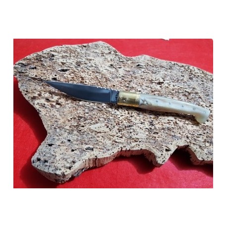 Coltello tipo pattadese con manicatura animata in corno di montone
