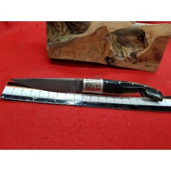 Coltello con manicatura animata in zoccolo di cavallo