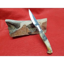 Coltello tipo dorgalese con manicatura animata in zoccolo di cavallo