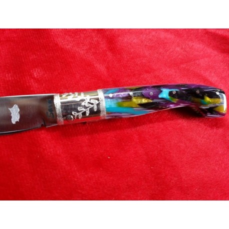 Coltello con manicatura in acetato di cellulosa
