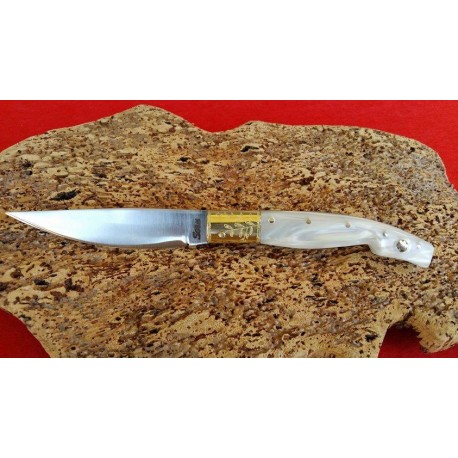 Coltello con manicatura in kirinite  