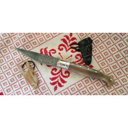 Coltello tipo pattadese con manicatura animata in corno buffalo biondo