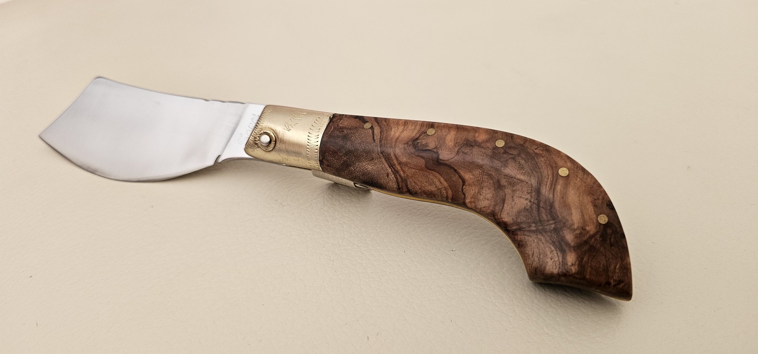 Arrasoja da scuoio – Radica di olivastro – Coltello Sardo