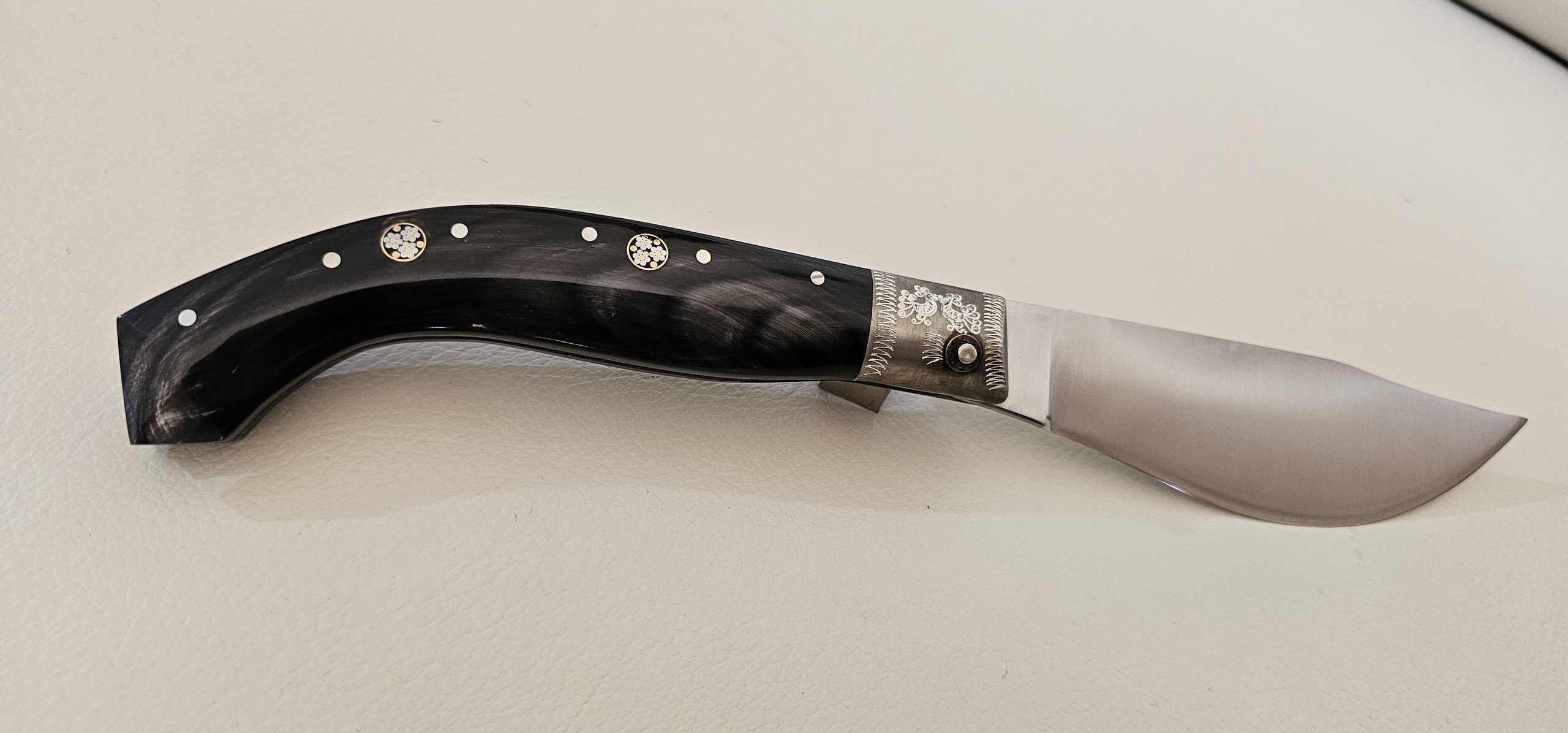 Arrasoja stile da Scuoio – Bufalo fiammato – Coltello Sardo