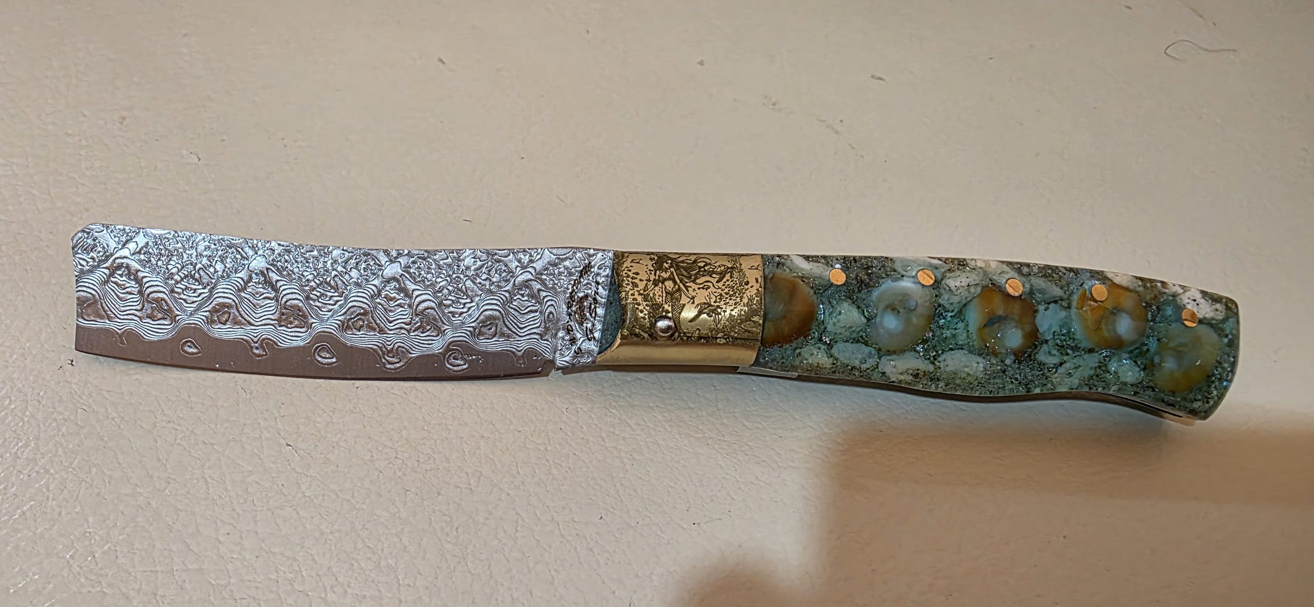 Arrasoja Mozzetta – Mosaico sfondo Marino – Coltello Sardo